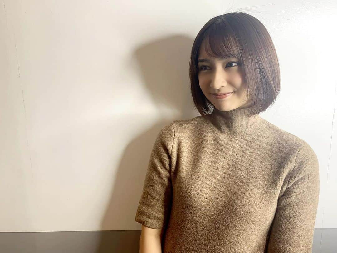小泉遥のインスタグラム：「. . 友達がやってる美容院で プリンセストリートメントしてきた👑✨ 髪の毛がツルツルになって嬉しい〜☺︎ . @kazuma_beautician  #antheM #プリンセストリートメント」