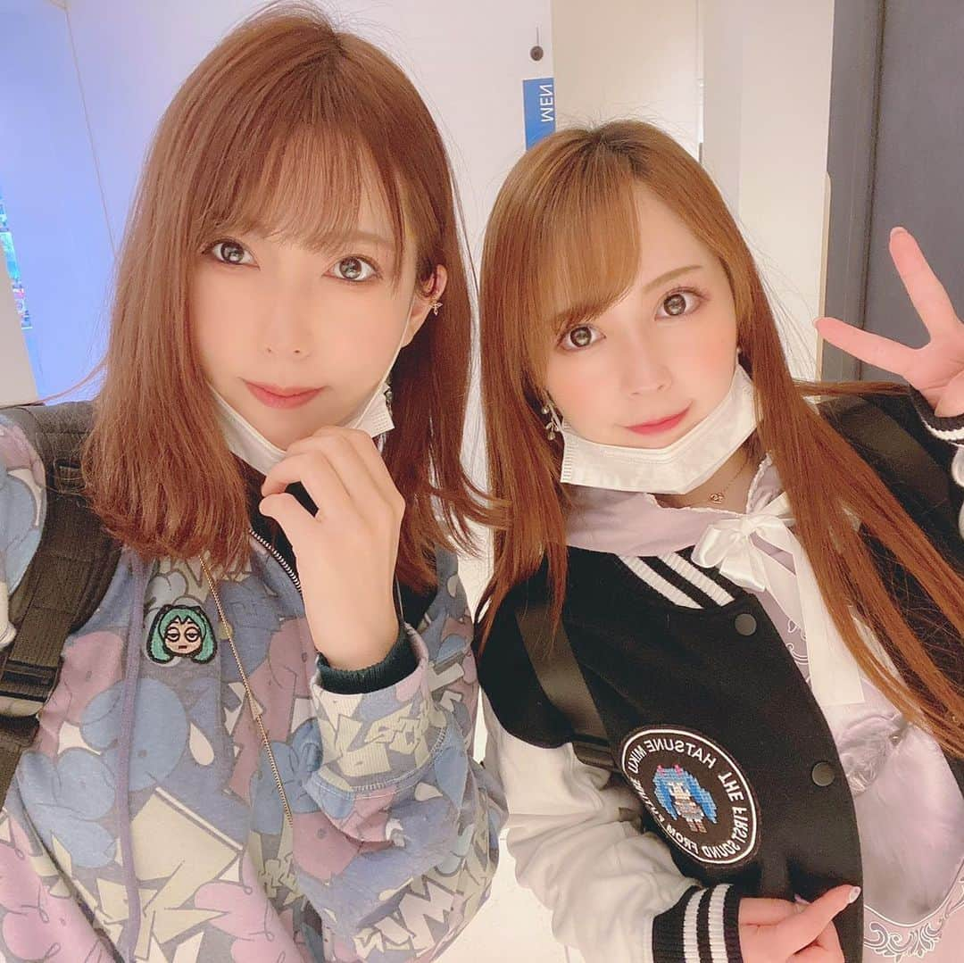 佳苗るかのインスタグラム：「マジカルミライ2020💚今年もインテックス大阪行ってきた！無事行けてよかった😭💗かわいかったああああ💗  #初音ミク #マジカルミライ #マジカルミライ2020 #インテックス大阪 #巡音ルカ #鏡音リン #鏡音レン #meiko #kaito #ボーカロイド」