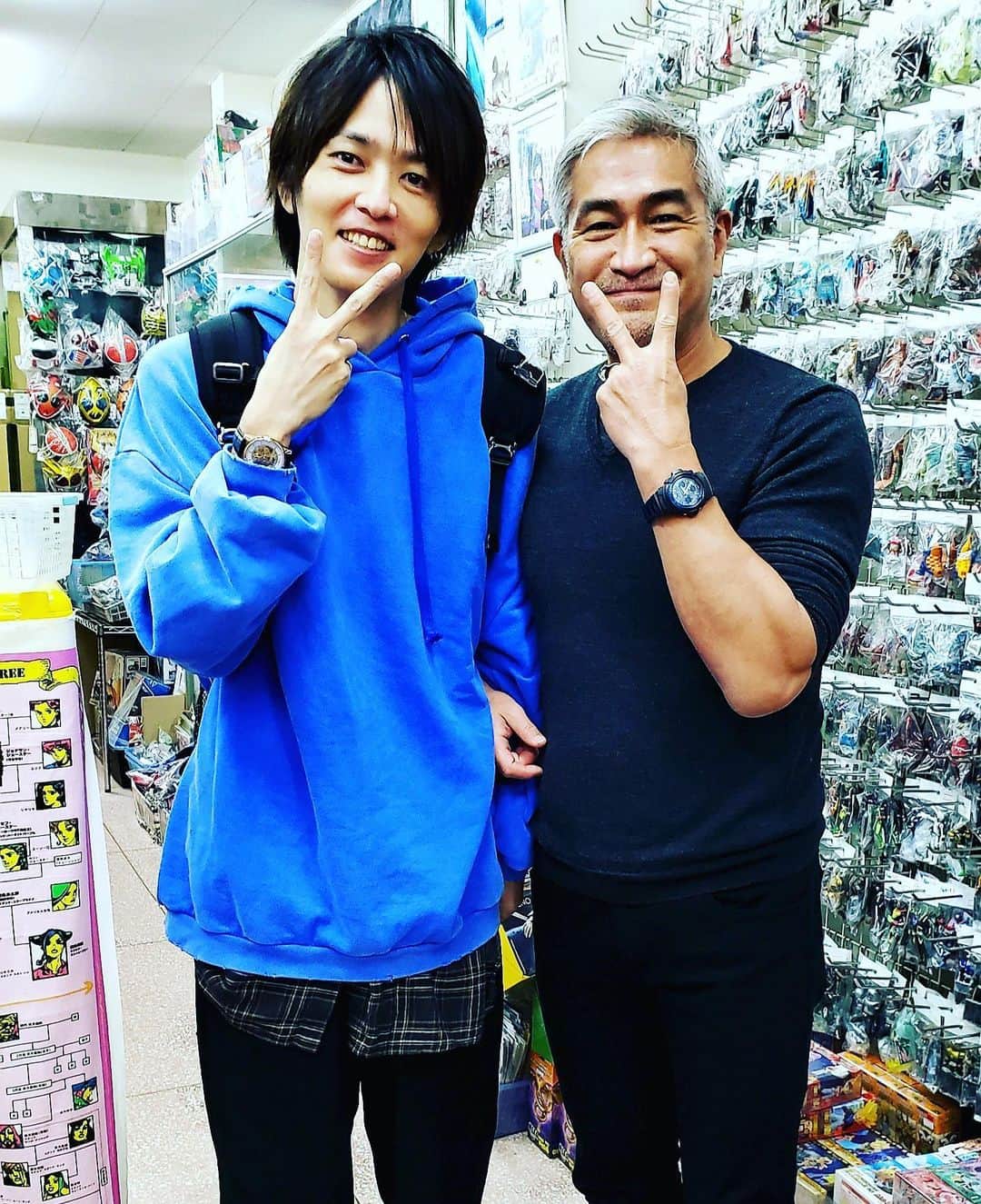 椿隆之のインスタグラム：「某日　  #樋口隆則 さんと！！  #kamenrider  #アナザーアギト  #tokusatsu  #blue  #パーカーコーデ  #パーカー男子  #hero #仮面戦隊ゴライダー」