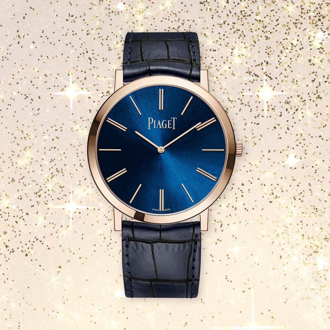 ピアジェさんのインスタグラム写真 - (ピアジェInstagram)「Make it onto the 𝒏𝒊𝒄𝒆 list to enjoy this #PiagetAltiplano limited-edition timepiece. With a warm rose gold bezel contrasted by this deep 𝒃𝒍𝒖𝒆 dial and matching strap. - #Piaget #WatchOfTheDay #WatchCommunity #PiagetHoliday #ExtraordinaryHoliday」11月28日 19時00分 - piaget