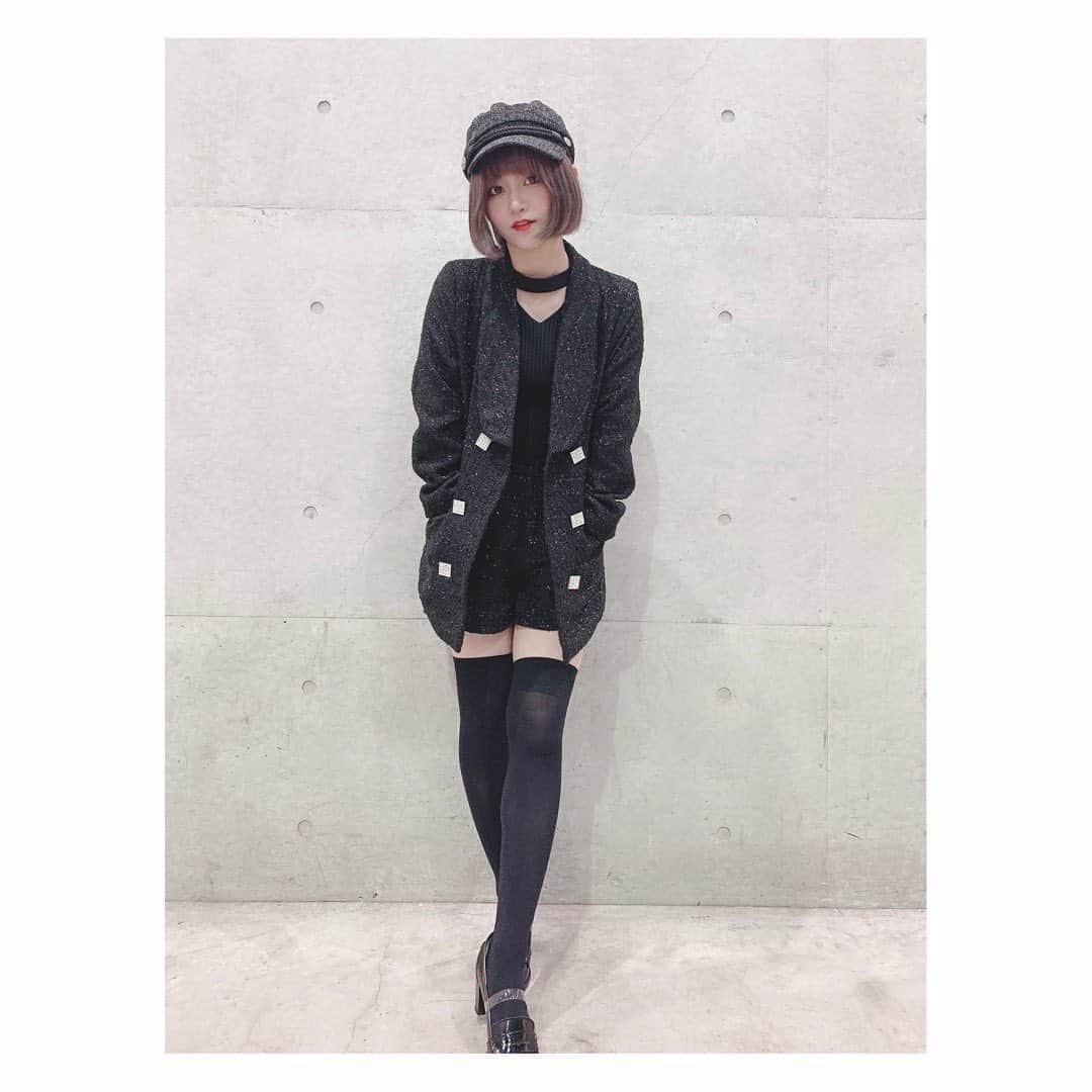 大竹ひとみさんのインスタグラム写真 - (大竹ひとみInstagram)「👯‍♀️ . . . #セットアップ →#mevethestore   #トップス  →#lumignon   #キャスケット  →ファンの方にプレゼントで頂きました！  Instagramで見つける洋服が可愛すぎて、常に投稿チェックしちゃうしすぐ買ってしまう😂 やっぱ黒しか勝たん！🖤 . .  #ブラックコーデ #ツイード #ピンクベージュ #ファッション  #セレクトショップ #韓国ファッション #韓国通販 #blackcoordinate #tweedjacket #fashion #ootd #instagood #instalike #instafashion #followｍe #옷스타그램  #좋아요 #팔로미 #오오티디 #패션」11月28日 19時04分 - iamhitomi_48