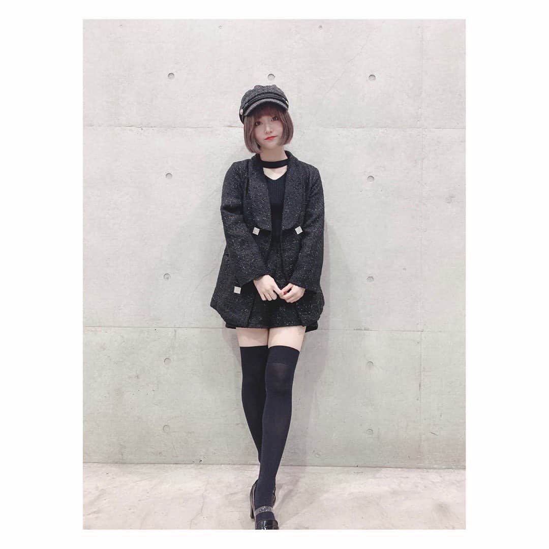 大竹ひとみさんのインスタグラム写真 - (大竹ひとみInstagram)「👯‍♀️ . . . #セットアップ →#mevethestore   #トップス  →#lumignon   #キャスケット  →ファンの方にプレゼントで頂きました！  Instagramで見つける洋服が可愛すぎて、常に投稿チェックしちゃうしすぐ買ってしまう😂 やっぱ黒しか勝たん！🖤 . .  #ブラックコーデ #ツイード #ピンクベージュ #ファッション  #セレクトショップ #韓国ファッション #韓国通販 #blackcoordinate #tweedjacket #fashion #ootd #instagood #instalike #instafashion #followｍe #옷스타그램  #좋아요 #팔로미 #오오티디 #패션」11月28日 19時04分 - iamhitomi_48