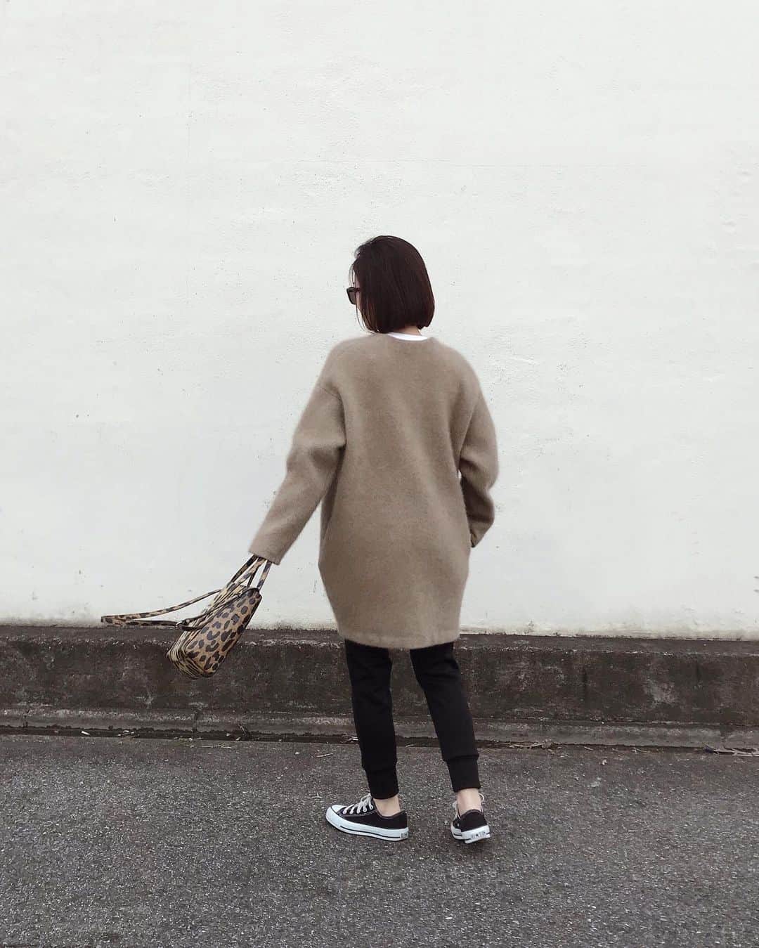 muua777さんのインスタグラム写真 - (muua777Instagram)「:﻿ フィットネスレギンスばっかり履いてたけど﻿ 最近はあったかスウェットの日々♡﻿ ﻿ このカーディガンとの組み合わせも﻿ お気に入りです☺️﻿ ﻿ あったかシリーズは明日まで﻿ 予約販売しております✔︎﻿ ﻿ ﻿ cardigan… #elendeek sweat… @tinoir_xs」11月28日 19時04分 - muua777