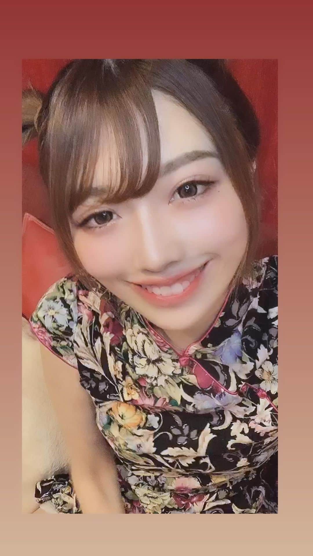 SHINTANITOUKOのインスタグラム：「今年したコスプレたち😋 メイドだけ動画撮ってなかった笑 来年はガチのアニメやりたい  #コスプレ #チャイナ服 #ピエロ #制服 #レースクイーン」
