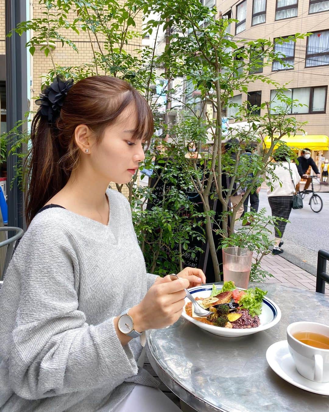 青山舞莉のインスタグラム：「今日はぽかぽかだね🤍 お外のカフェでランチにはperfect!  時計は @nordgreenofficial_japan  ミーのコード milez35 で35%OFFが12/1までみたい🤍🥺　  @nordgreenofficial @nordgreenofficial_japan #nordgreen #ノードグリーン」