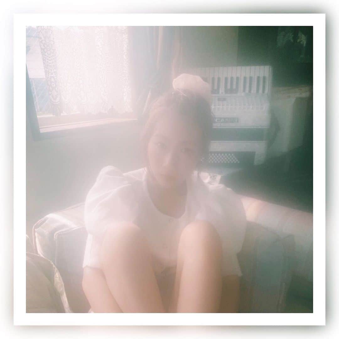 のインスタグラム：「The sunlight is beautiful  #稲葉るり #ヘアメイク #フイルムカメラ #カメラマンさんと繋がりたい  #カメラマン #カメラマン募集 #フィルム写真  #作品撮り #作撮り #作撮りモデル #モデル」