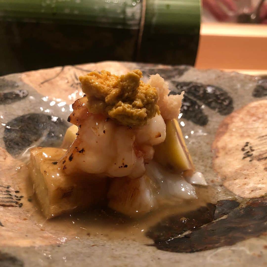 宇佐美進典さんのインスタグラム写真 - (宇佐美進典Instagram)「神楽坂の愚直にへ初訪問。まだオープンしたてですが既に数ヶ月先まで予約が埋まっているらしい。今回の料理の中では海老芋の味噌乗せが一番でした。再訪決定！　#愚直に #神楽坂　#石かわグループ」11月28日 19時26分 - usapon