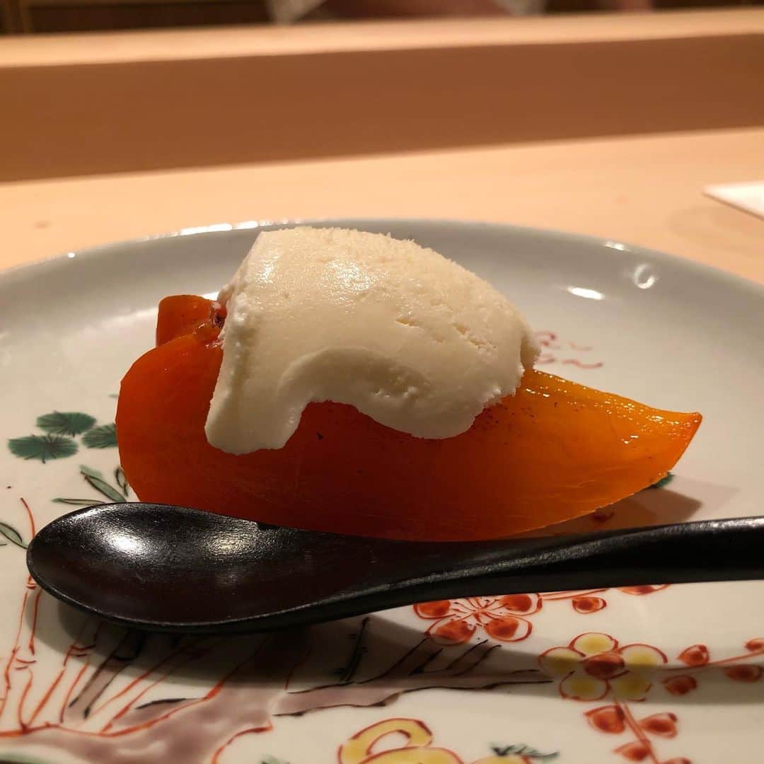 宇佐美進典さんのインスタグラム写真 - (宇佐美進典Instagram)「神楽坂の愚直にへ初訪問。まだオープンしたてですが既に数ヶ月先まで予約が埋まっているらしい。今回の料理の中では海老芋の味噌乗せが一番でした。再訪決定！　#愚直に #神楽坂　#石かわグループ」11月28日 19時26分 - usapon