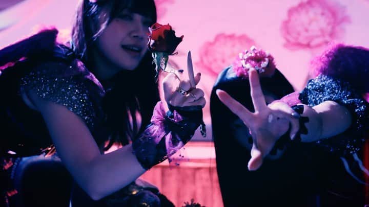 のインスタグラム：「LAVILITH「365番目のエピローグ」Music Video . . 2020年12月16日発売！ 完全生産限定盤シングル 「キュンキュンですっ♡/ 365番目のエピローグ」 . ねもぺろ from でんぱ組.inc / LAVILITH .  🔻アーカイブ . https://youtu.be/HT3wRUKLsiQ . 🔻今後のイベント情報 . https://dempagumi.tokyo/news/2020/11/11/nemopero_lavilith_1216event/ . 🔻「365番目のエピローグ」MusicVideo . https://m.youtube.com/watch?feature=youtu.be&v=lQJVR85qSD4 . . . #LAVILITH #japan #tokyo #vocalunit #risaaizawa #usasakurano #onlinelive #live #LAVILITH #risaaizawa #usasakurano @risacheeese @sakuranousa #akihabara #dearstage #japan #tokyo #popcture #🐇🐈 #fashion #gothic #goth #dempagumi #✡️ #🧙‍♀️#mosocalibration #でんぱ組 #musicmagi #arcanaproject #helloween #helloweenparty #ラビリスねもぺろ #👼 #😈」