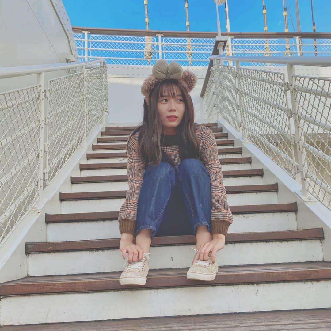 のインスタグラム：「Tokyo Disney Sea * * * シャッター押す係の妹とタイミング合わなすぎて変な顔してる写真ばっかり😂 * * #ディズニー #ディズニーシー #ディズニーコーデ #ダッフィーコーデ #シェリーメイコーデ #ダッフィー #シェリーメイ #チェック #デニムコーデ #ssコロンビア号 #スニーカー #コーデュロイスニーカー #お洒落さんと繋がりたい #dオタさんと繋がりたい #disney #tokyodisneysea #duffy」