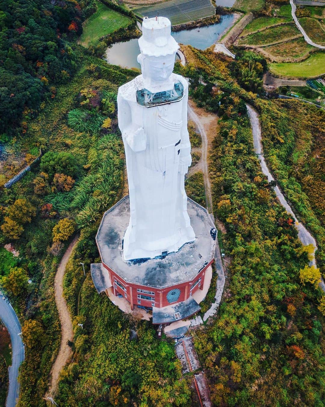 啝 （わ）さんのインスタグラム写真 - (啝 （わ）Instagram)「Abandoned Kannon 𓆲 𓆲 𓆲 #droneoftheday #djimavicpro #djiglobal #drone #dronephotography #dronestagram #dji #topdronephotos #fromwhereidrone #wedroneasia #droneosoar #skyhilife  #japan_urbex #JJ_URBEX #made_in_decay #kf_urbandonedmasks #KINGS_ABANDONED #m3xtures #Meistershots #moodygrams #nature_takes_over #natures_reclaim #ominous_perfection #pr0ject_uno #rsa_preciousjunk #savethedecay #sfx_decay」11月28日 19時31分 - neji_maki_dori