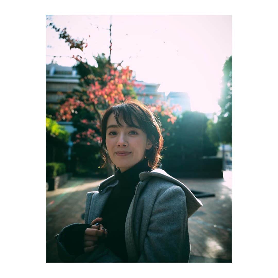田中美晴さんのインスタグラム写真 - (田中美晴Instagram)「この間、お写真とってもらいました。 気がつけば、紅葉の季節ですね🍁  今年もあと少し。 もっといろんなものに触れたいな。  #photography #portrait  #autumn  #ポートレート　#紅葉　#ヘアメイク」11月28日 19時32分 - tnk_miharu