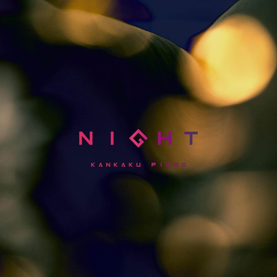 感覚ピエロのインスタグラム：「▼ 感覚ピエロのニューシングル「NIGHT」 もう皆さま聴いていただけたでしょうか？  前作の毒の根の音とはまた違った感覚ピエロでお届けしております！是非聴いて頂戴！  そして、今回のCDジャケットは、落書きペイジやARATA - ANATAなどの配信シングルジャケットも撮影してくれた @sho_makishima の写真から作成！  JIJI STOREでは、CD限定ジャケもあるので要チェックです！」