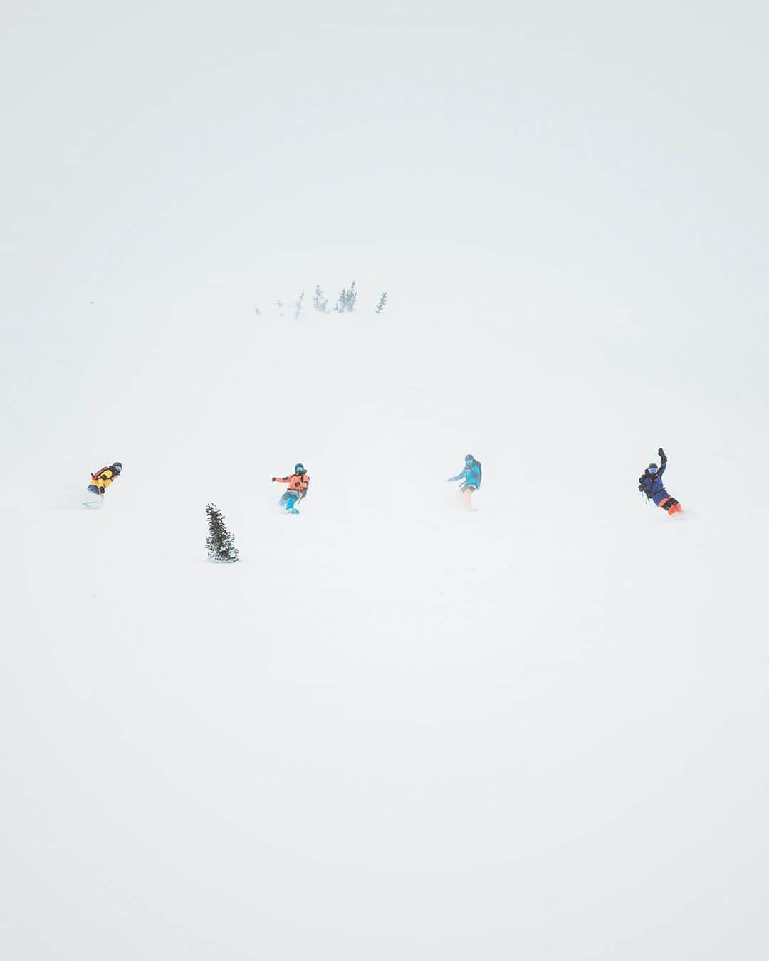 ザ・ノースフェイスさんのインスタグラム写真 - (ザ・ノースフェイスInstagram)「Turn heads collectively in the Women’s Team Kit, designed by our athletes and inspired by explorers from the Trans-Antarctica Expedition in 1990. Explore women’s snow, link in bio. Photos by Leslie Hittmeier」11月29日 1時05分 - thenorthface