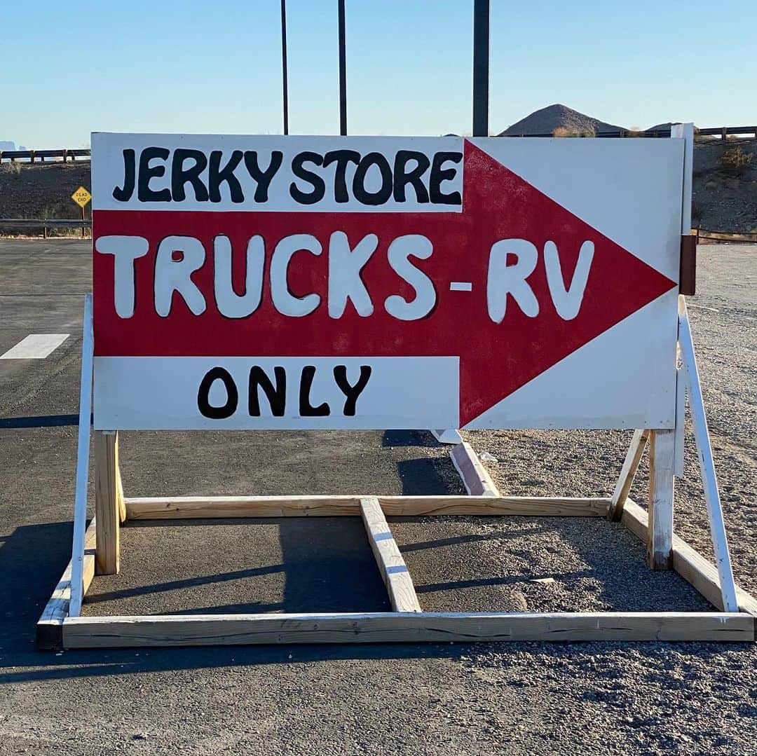 レイン・ウィルソンさんのインスタグラム写真 - (レイン・ウィルソンInstagram)「Ode to a desert Jerky store.」11月29日 1時06分 - rainnwilson