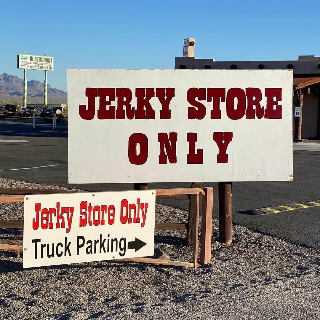 レイン・ウィルソンさんのインスタグラム写真 - (レイン・ウィルソンInstagram)「Ode to a desert Jerky store.」11月29日 1時06分 - rainnwilson