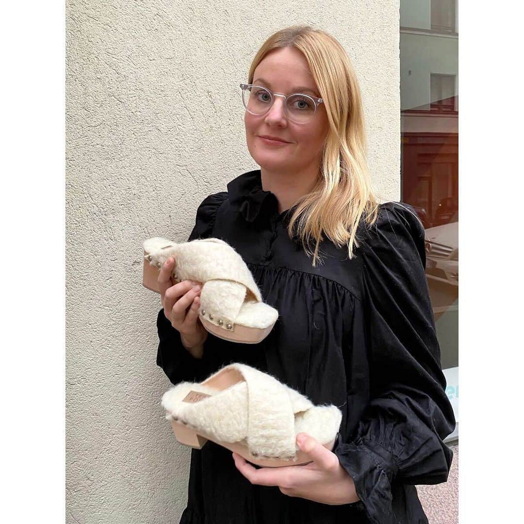 テーリポルキのインスタグラム：「Meet the Terhi Pölkki team 1/3 Terhi, designer and CEO of the brand ✨  How does your normal day at work look like?  ”Every day is different. I just finished designing the next AW 2021-22 collection and now I’m already looking forward to Christmas and next Spring. I’m both designer and entrepreneur so my tasks vary a lot. I’m also definitely an office kind of a person and I like to leave my work there.”  How do you relax?  ”I go for a walk with my dog. I also do pilates.”  #TERHIPÖLKKI #terhipölkkistore #finnishdesign #meettheteam」