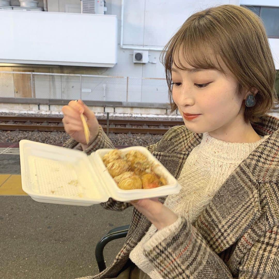 吉田南歩さんのインスタグラム写真 - (吉田南歩Instagram)「takoyaki〜🐙 ご飯食べに行くのにお腹空きすぎて 買い食いしてから行った(笑)」11月28日 19時42分 - nanaho_yoshida