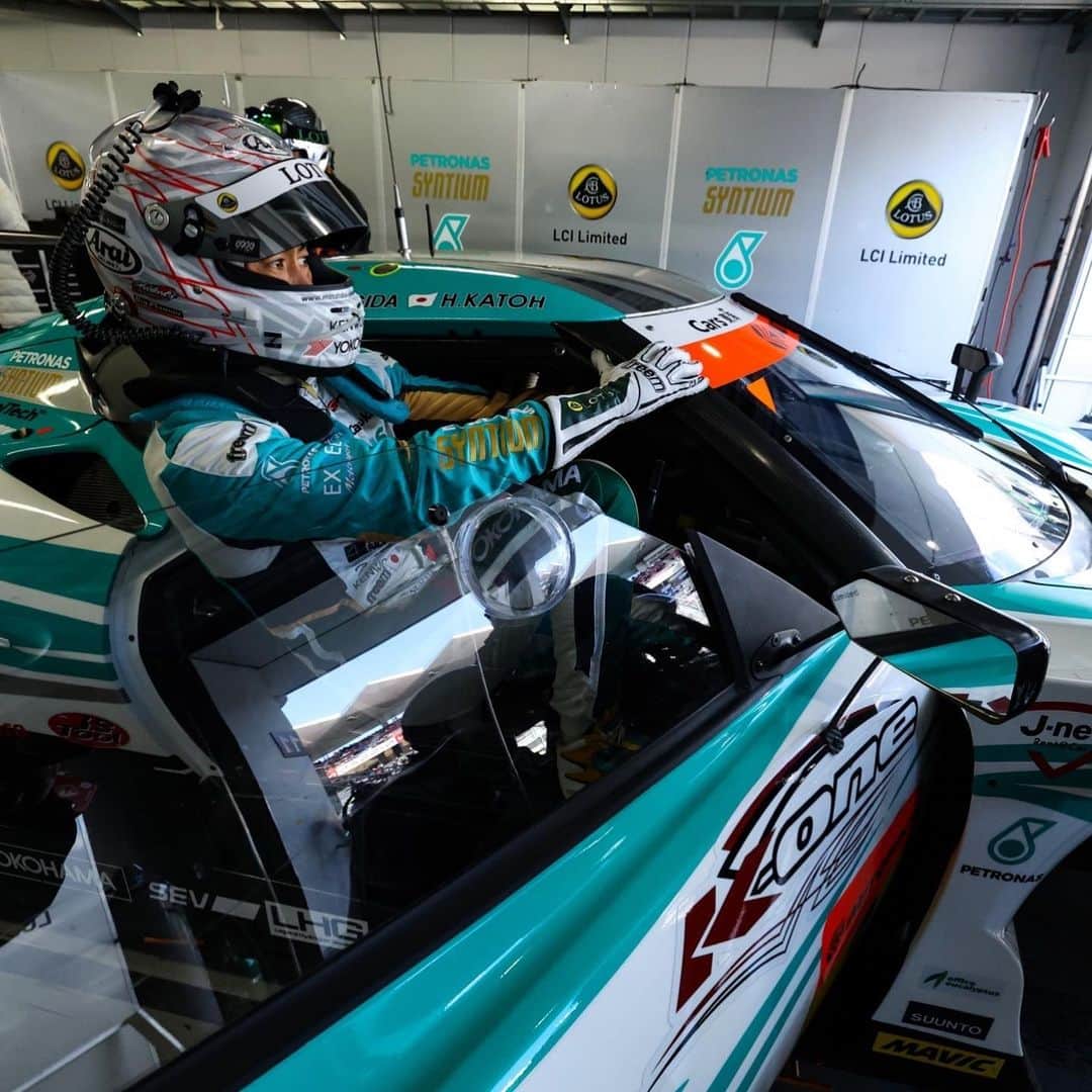 のインスタグラム：「. SUPER GT RD8 . 予選8位 . 今年最後のレース、頑張ります！ . #supergt」