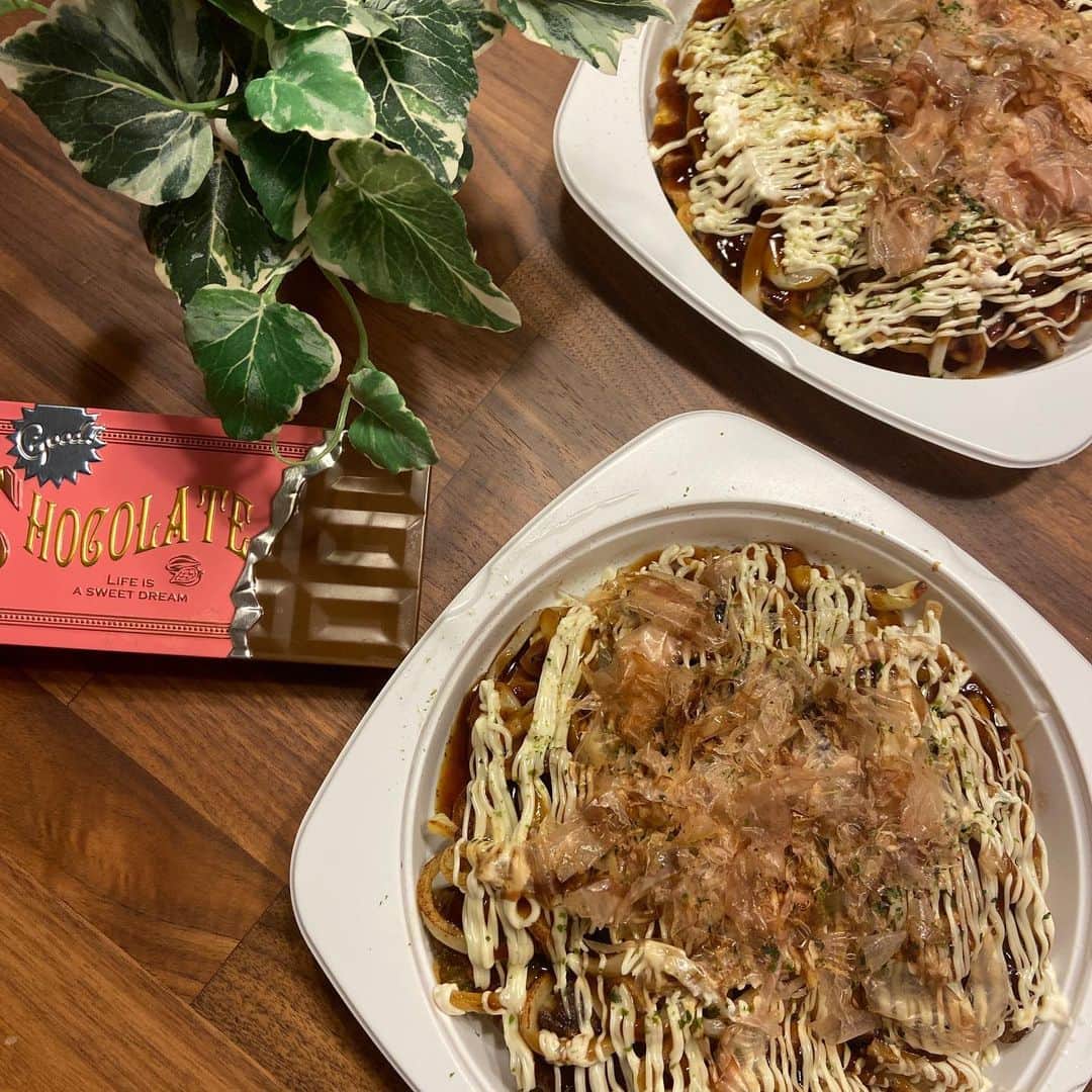阿川麻美さんのインスタグラム写真 - (阿川麻美Instagram)「今までの出前イメージってピザとかお寿司とかが多かったけど フードパンダのサービスを利用してみて こんなに沢山お店があることにとにかく驚きました🙌 また感染者が増えておうち時間を楽しみたいなーと思っていたところだったのですぐに届けてくれるのは本当にありがたい💗  さらにさらに！ 身の回りで見つけた気分が上がる「ピンクのもの」を写真に撮ってSNSに投稿すると投稿された写真の中から、フードパンダ1年分のクーポン券を1名様にプレゼントされるとのこと🐼 ※参加方法やキャンペーンの詳細は、フードパンダ公式アカウントを確認してみてね✨  初回注文限定500円以上の注文で使える半額クーポン（割引上限1000円）年内12月31日まで有効 もあるのでのかったら使ってみてね💗  ディスカウントクーポンコード「TRYPANDA」  #PR#プレキャン#プレゼント企画 #フードパンダ#foodpanda #フードはFUNだ @foodpandajp」11月28日 19時44分 - asamichi922