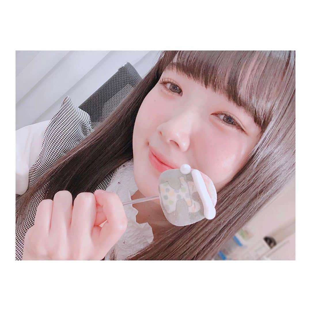 高橋麻里さんのインスタグラム写真 - (高橋麻里Instagram)「. ITS'DEMOとコウペンちゃん のコラボお菓子かってきた❄️♡ . . めちゃかわいいー！ チョコとマシュマロとゼリー！！ . かわいくてなかなかたべれないけど たべたらコウペンちゃん 褒めてくれそう。 . . コウペンちゃんは癒されますよねぇ ほんわかした気持ちになるぅ。 . . . #ITSDEMO #コウペンちゃん  #コウペン #イッツデモ #癒し #チョコレート #マシュマロ #ゼリー #🍫 #❄️」11月28日 19時54分 - takahashimari15