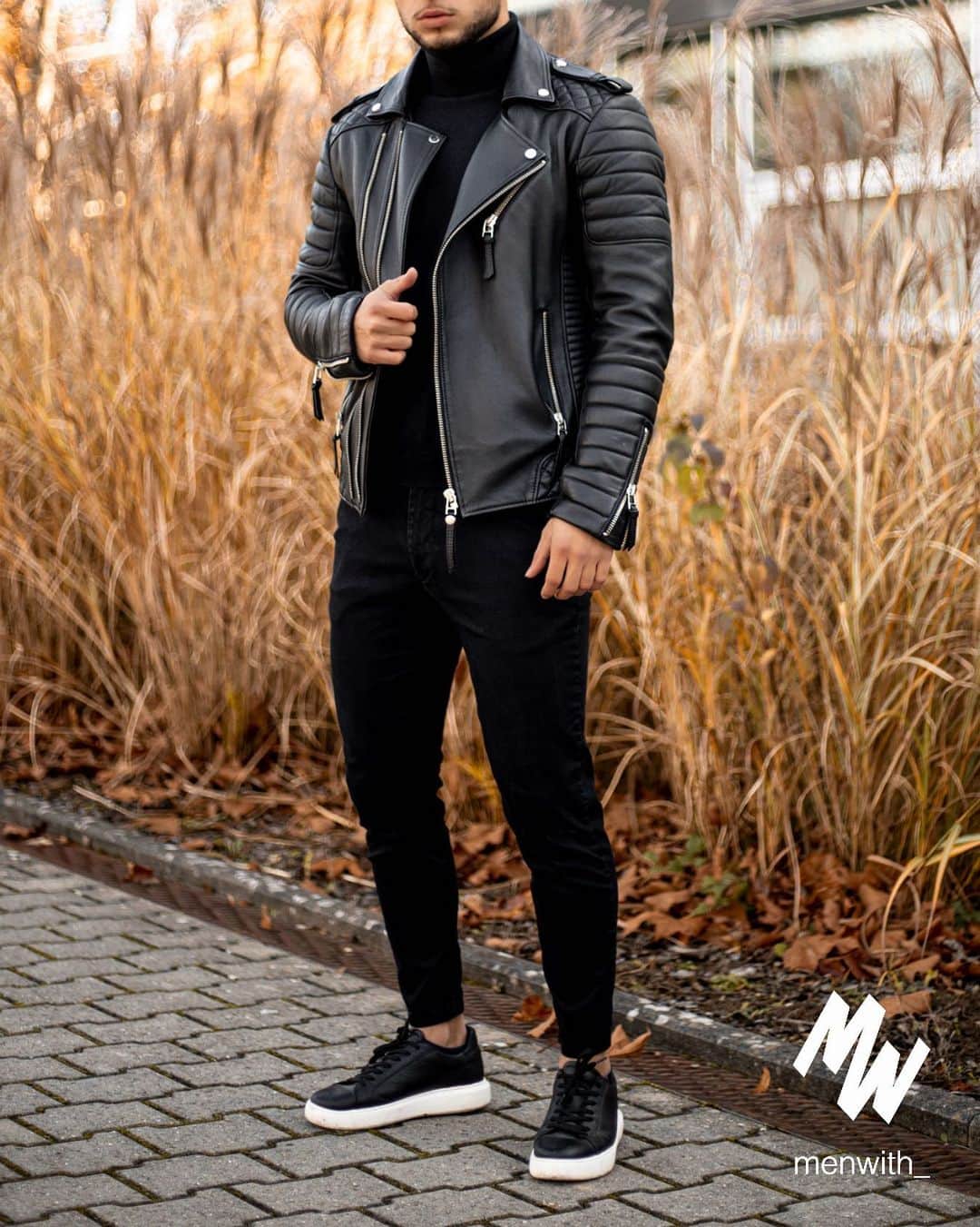 Men Withのインスタグラム：「Very nice photo of our dear friend @artur_lutfiu 👌🏽 #menwithstreetstyle」