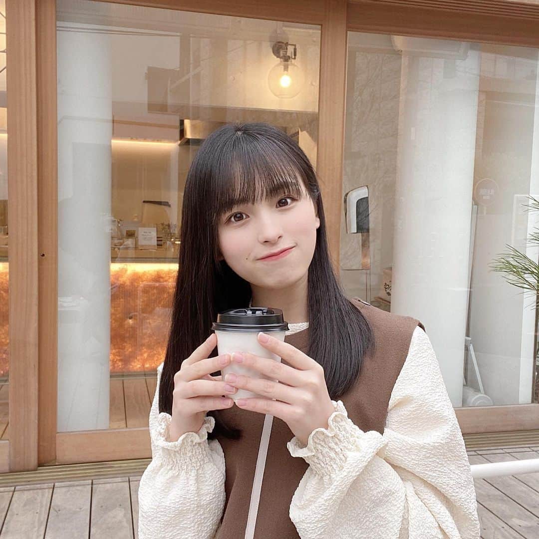 大園桃子さんのインスタグラム写真 - (大園桃子Instagram)「...  お外に出て、寒いと感じながら 暖かい飲み物をもっていると楽しくなります。  大切なお友達に会えました。🕰🍂  (写真の時だけマスクを外しています)」11月28日 20時03分 - o.momoko_official