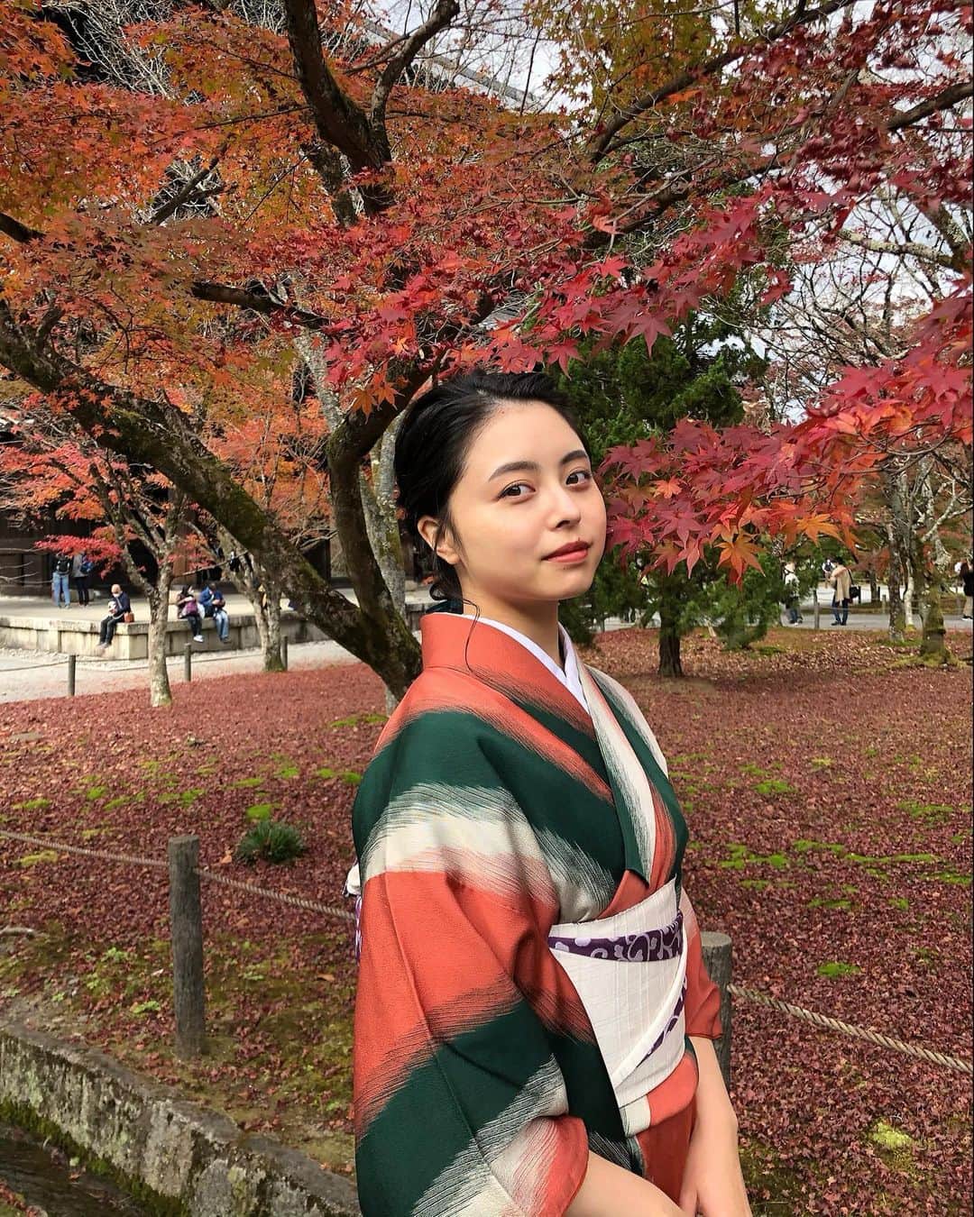 人見古都音のインスタグラム：「癒🍁🍁🍁」