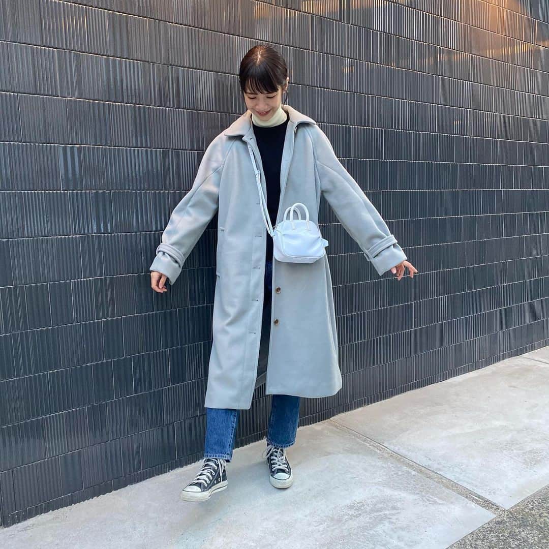 宮崎葉さんのインスタグラム写真 - (宮崎葉Instagram)「ㅤ @samansamos2blue のコートを新調しました！ 淡いくすんだブルーがだいすきな色すぎる(´･_･`)❤︎ お袖のくしゅっと感がきゅんポイント(´･_･`)❤︎  #samansamos2blue #サマンサモスモスブルー #pr #葉服」11月28日 20時00分 - you_miyazaki