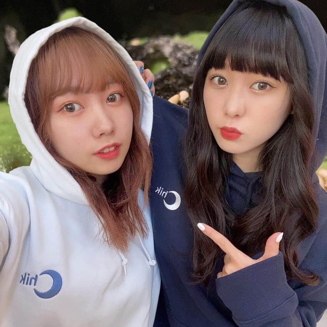 山下恵奈のインスタグラム：「📣お知らせ📰💞﻿ ﻿ むくえなのグッズ販売が決定しました✨﻿ ﻿ 全て2人でデザインしたオリジナルグッズです😭✨﻿ ﻿ 前回までのステッカーが好評で今回こうやって他のグッズを作れることになって凄く嬉しいです😭😭﻿ ﻿ ﻿ パーカーは❣️オンラインイベント参加券付き❣️です！﻿ イベントは1/8(金)17:00〜 になります！﻿ 予定が空いてる人はぜひオンラインイベントにも参加してね〜お話ししよう💐﻿ ﻿ パーカーには夏の思い出を詰め込みました😢💞﻿ 他のグッズも全部可愛くてお気に入り❕﻿ 普段使いしやすくておしゃれでむくえならしいものばっかりなのでぜひゲットしてね😢✨﻿ ﻿ サイトにはTwitterかハイライトから飛べます✈️﻿ ﻿ #むくえな#YouTube#オリジナルグッズ﻿」