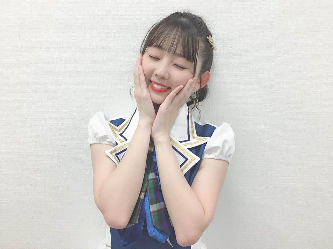 熊沢世莉奈のインスタグラム：「﻿ 9周年で1期生は「少女たちよ」を歌わせていただきました！✨﻿ ﻿ 衣装は着たことあるやつだけど、﻿ リボンを衣装さんが新しいの作ってくれたよ🎀﻿ ﻿ 可愛くて素敵☺️💓💓﻿ ﻿ 青と白って大好きな色だから嬉しい💙🤍﻿ ﻿ ﻿」