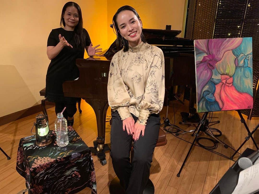 滴草由実のインスタグラム：「ライブ配信「Atelier Music Room 〜smooth R&B〜」ありがとうございました！！ 初めてだったけど、楽しかった〜♪ 本日の配信はアーカイブで11/30(月)までご覧いただけます♪♪♪♪  youtu.be/BfdZuhnHq3I  #LIVE #Atelier #Music #Room」