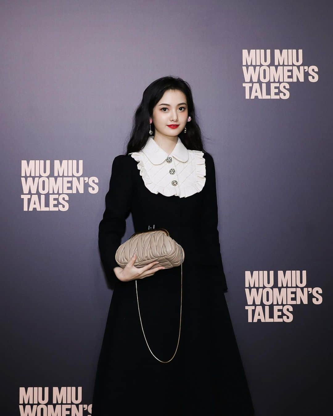 Miu Miuさんのインスタグラム写真 - (Miu MiuInstagram)「#CiciXiang, #JiayeWu, #LeafGreener, #RigelDavis, #RitaWang, #SunnieLovesFashion, #TangHe, #TeacherXu, #WuLing and #Yuyuzhangzou attend a special screening of “In My Room” and "Night Walk", the twentieth and nineteenth chapters of the #MiuMiuWomensTales series in Shanghai.  Discover both Tales at miumiu.com」11月28日 20時16分 - miumiu