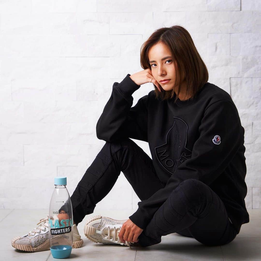 佐野千晃のインスタグラム：「ソーダストリームのアンバサダーになりました🤤﻿ ﻿ 炭酸水を簡単に作れるだけじゃなく、1つのガスで約500ml120本分あるのでペットボトル削減=自然に優しい🤤﻿ ﻿ YouTubeのお知らせ動画でプレゼント企画をしててそれのプレゼントにも入っていますので、良ければ応募してくださいね〜🤤﻿ ﻿ #natural #healthy #good #gilrs #gilr #cool #cute #ooted #selfie #self #face #スポーツ女子 #スポーツ #ハワイ #笑顔 #ひまわり」