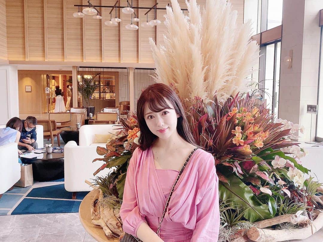 のインスタグラム：「ホテルで撮ったよ🥺 #時差投稿」