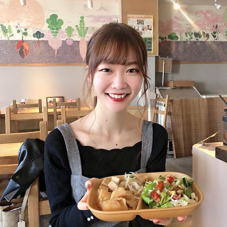 齋藤佳穂のインスタグラム：「『あなたは今日何を食べますか？』 店内が落ち着くわあ🍁🍁 どれとっても美味しくて…おかわりっ🍚  #都野菜賀茂 #健康美 #京都 #京都グルメ #京都ランチ #都野菜 #野菜 #料理 #女子会#烏丸グルメ #烏丸 #野菜ンスタグラム」