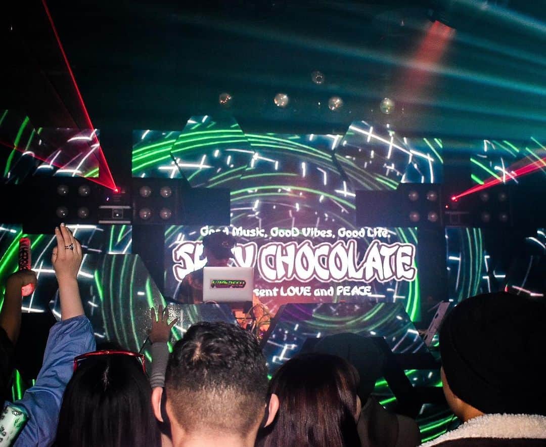 SPICY CHOCOLATEのインスタグラム：「✴︎ HERBIE HIROSHIMA ㊗️５周年🎊  遊んでくれたみんなも ありがとう♪  11月生まれのみんなも おめでとう🎊  また広島に 来れますように⭐️  @herbie_hiroshima   #HIROSHIMA #もみじ饅頭 #absinthe #absinthe #anniversary  #happybirthday  #朝方 #バーボン部 🍁」