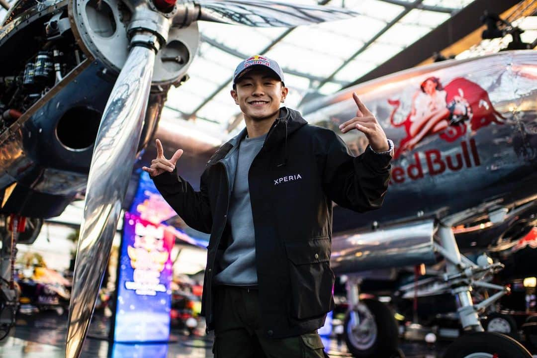 半井重幸さんのインスタグラム写真 - (半井重幸Instagram)「Ready to Fire🔥🔥🔥 Ready to Enjoy🎶🎶🎶 . @redbullbcone World Final 2020 in 🇦🇹 . 📸by @littleshao  . 📍 @redbullhangar7  . #redbull #redbullbcone  #redbullbconeworldfinal2020 #austria #sulzburg  . #g_shock #redbull #Xperia」11月28日 20時46分 - bboyshigekix