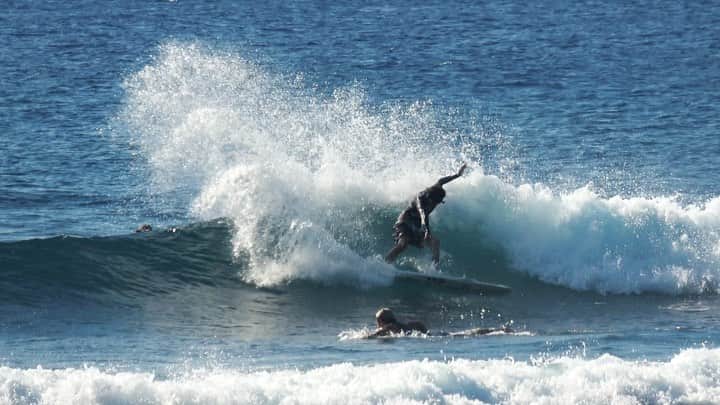 湯川正人のインスタグラム：「ストーリー質問消えちゃったのでこちらにコメントどうぞ⚡️  @lostsurfboardsjapan  5'9  Driver 2.0」