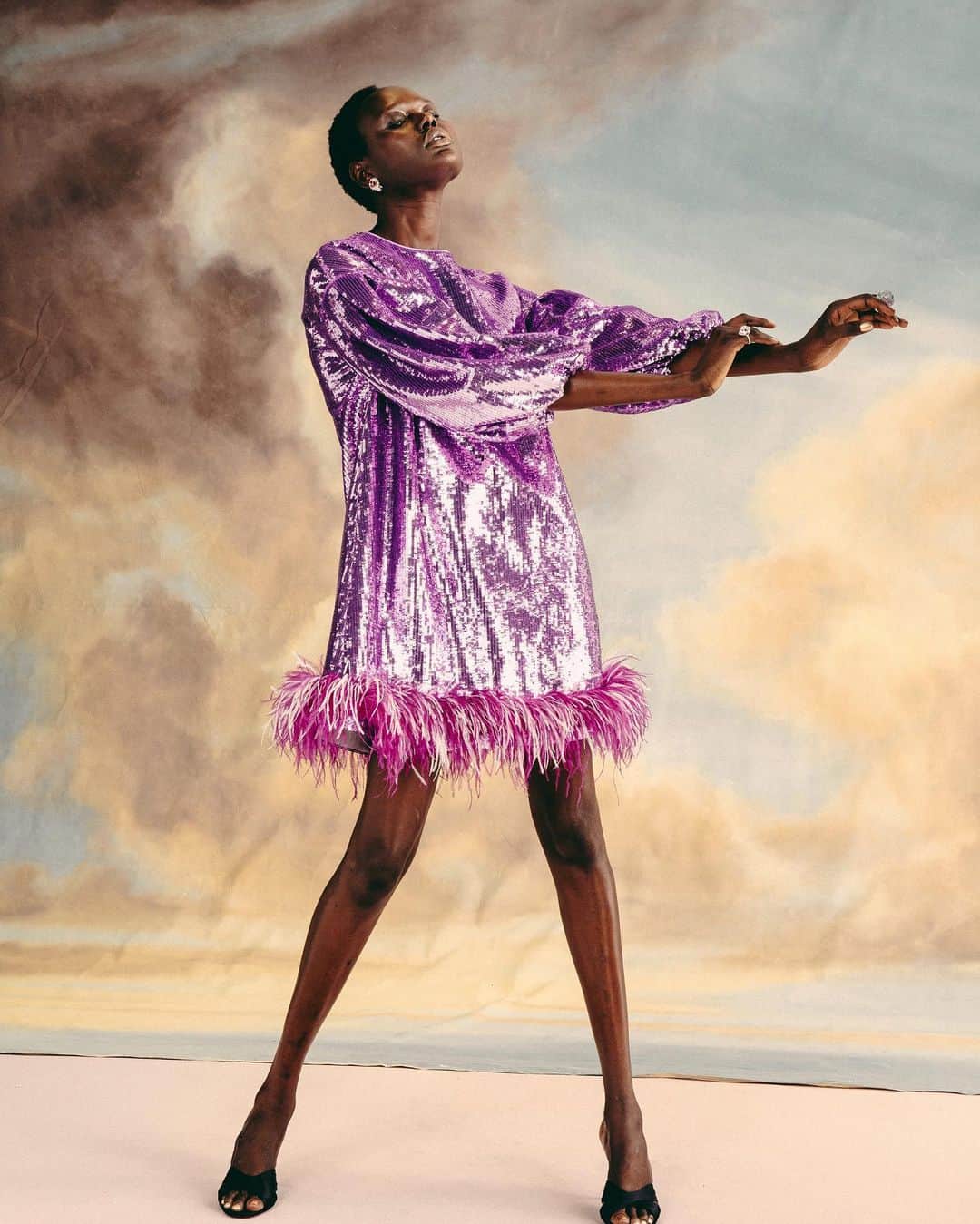 Harrodsのインスタグラム：「Ruffling feathers in @HuishanZhang 💜   Photographer: @DannyKasirye   #Harrods #HarrodsFashion #HuishanZhang  Shop the store through our remote Personal Shopping service (previously known as Virtual Concierge), or shop online at harrods.com.」