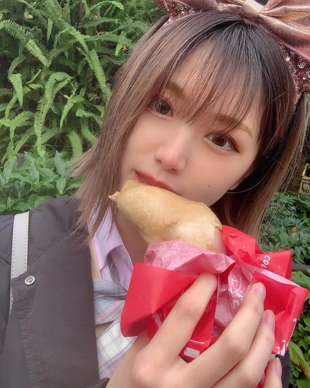 林優菜のインスタグラム：「. 肉 . . . #disneyland #制服ディズニー #disney #肉」