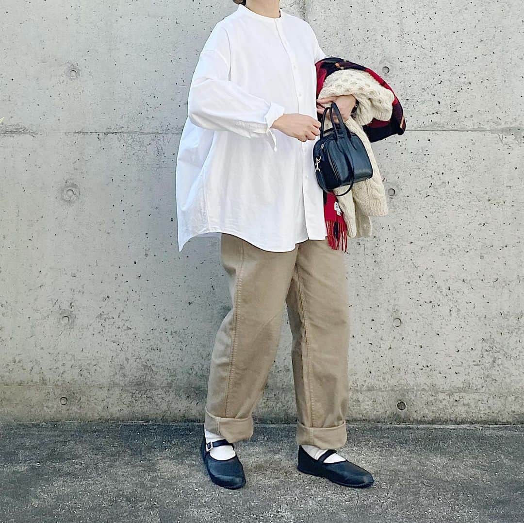 ryokoさんのインスタグラム写真 - (ryokoInstagram)「▪︎ . シャツとニットとストール . . . shirt #graphpaper  knit #harvesty bottoms #harvesty stole #johnstons  shoes #opanak」11月28日 20時53分 - ryo___ka