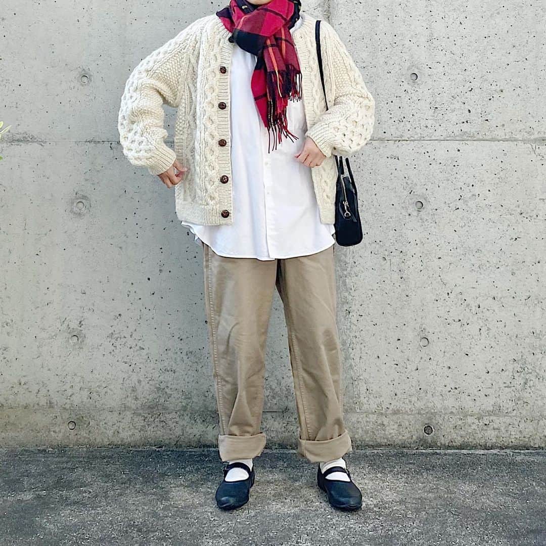 ryokoさんのインスタグラム写真 - (ryokoInstagram)「▪︎ . シャツとニットとストール . . . shirt #graphpaper  knit #harvesty bottoms #harvesty stole #johnstons  shoes #opanak」11月28日 20時53分 - ryo___ka