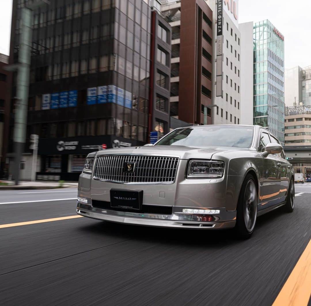 のインスタグラム：「TOYOTA CENTURY  Model code: DAA-UWG6  Bodykit :  ARTISAN SPIRITS SPROTSLINE BLACK LABEL @ARTISAN_SPIRITS  Lowering kit : @office_k_tokyo  contact : www.artisanspirits.co.jp  USA contact : #evasivemotorsports #butlertire #ravspecjdm  Canada contact : #advanced_auto_performance  #ottoautoservice  Taiwan contact : #車庫小舗  Hong kong contact : #nigeljdmparts  Russia contact : #suvproject  Indonesia  contact : #premierautowerkz  Philippine contact : #jworksunlimited  Bahrain contact : #kanooperformance  Saudi Arabia : Kazakhstan : Riyadh : contact : #ksawheels  #artisanspirits #artisan #as #asms #Japan #アーティシャンスピリッツ #アーティシャン　 #blacklabel #toyota #toyotacentury  #century #トヨタ  #トヨタセンチュリー #センチュリー #vip #vipcar  #トヨタグラム」