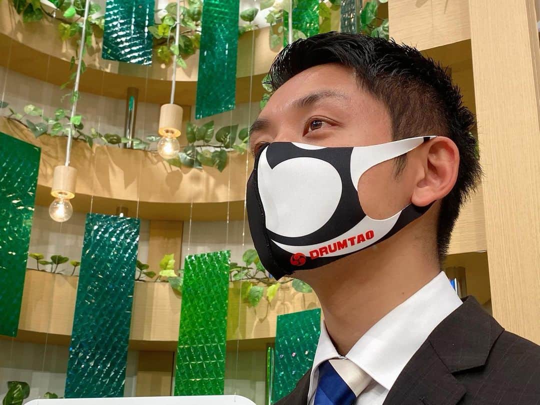 のインスタグラム：「DRUM TAOのマスク😷黒と赤の2種類ありました。模様がおしゃれで、着け心地も良いです。 #drumtao  #マスク」