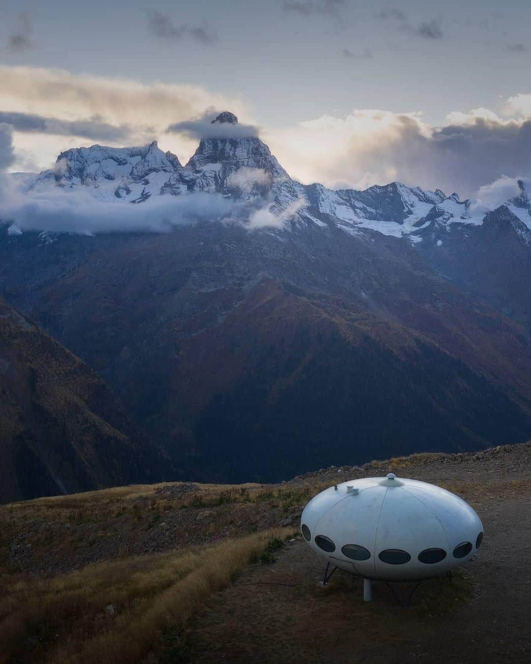 Discover Earthさんのインスタグラム写真 - (Discover EarthInstagram)「In 1968, Matti Suuronen conceived the Futuro House as a "portable" ski chalet. I think we can all agree that it looks like an Alien ship! 👽  "That's actually an amazing and unusual mountain hotel high in Dombai mountains. This is one of the few Futuro houses, or Futuro Pods. It is a round, prefabricated house designed by Finnish architect Matti Suuronen, of which fewer than 100 were built during the late 1960s and early 1970s. In the video you can have an excursion inside the house, of course accompanied by an awesome Hans Zimmer"  🇷🇺 #discoverDombai with @danielkordan  . . . . .  #moscow ​#пите  #vscorussia ​#sp ​#saintpetersbur  #лето ​#санктпетербур  #photorussia ​#сп ​#ms  #instarussia  #фото  #siberia  #russian  #природа  #alien  #aliens  #ufo  #scifi  #xenomorph  #space  #psychedelic  #neca  #extraterrestrial  #outerspace」11月28日 21時00分 - discoverearth