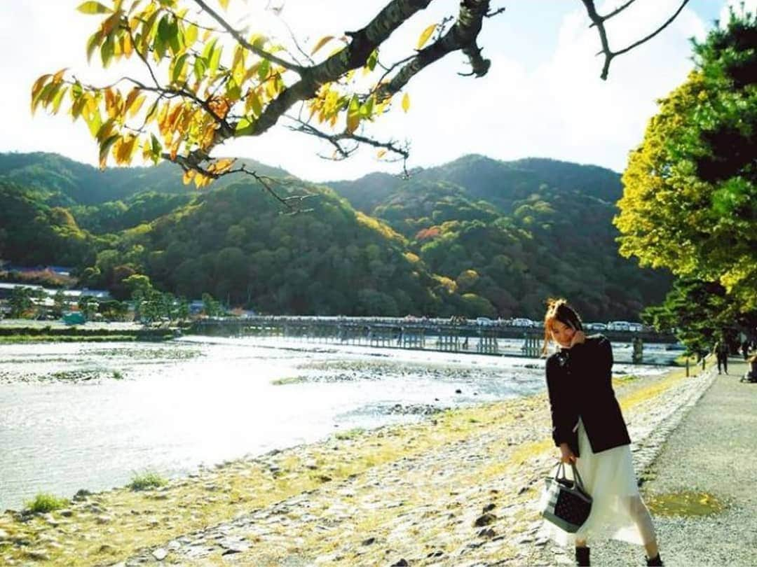 市川みかのインスタグラム：「#嵐山 #嵯峨野 #京都 #渡月橋 #天龍寺 #野宮神社 #竹林の小径 #世界遺産 #紅葉 #タビジョ #trip #travel #japanesegirl #InstagramJapan #photo_jpn #pics_japan #photos #viewpoint #beautiful_spot #photography #photooftheday #picoftheday #tagsforlikes #tflers #follow #instagood #instadiary #instalike #instamood #instalove」