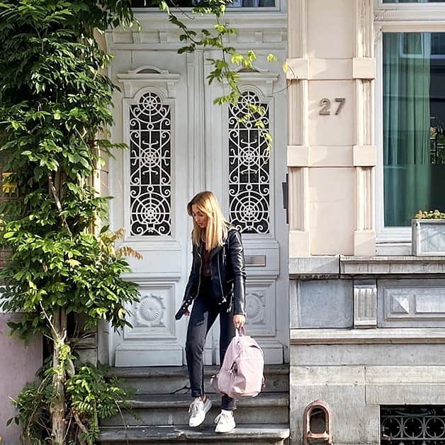 のインスタグラム：「Through @crouxie_z's adventurous lens 🏙️ Can you guess what city this is? #LiveLight」