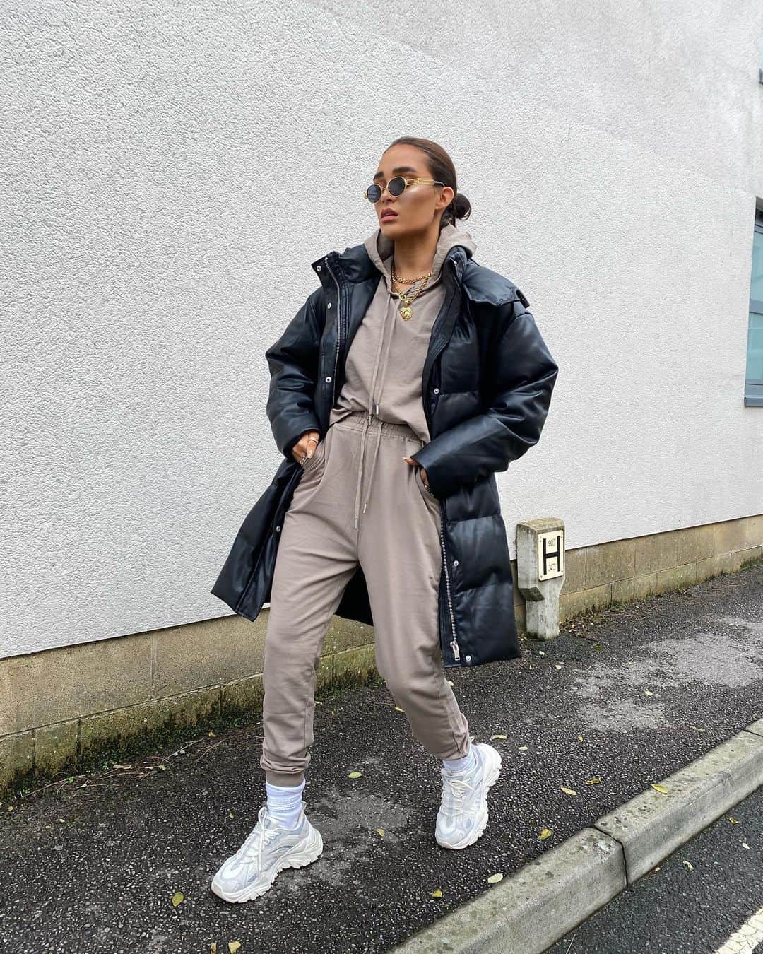 ASOSさんのインスタグラム写真 - (ASOSInstagram)「@lissyroddyy [she/her] showing us how to flex the ASOS DESIGN puffer [1677558] with every ✍️single ✍️look  ICYMI: we went BIG this year, like really BIG. There's up to 70% OFF EVERYTHING, ALL OF IT. It's our biggest deal yet 🤑(Ts&Cs apply)」11月28日 21時02分 - asos