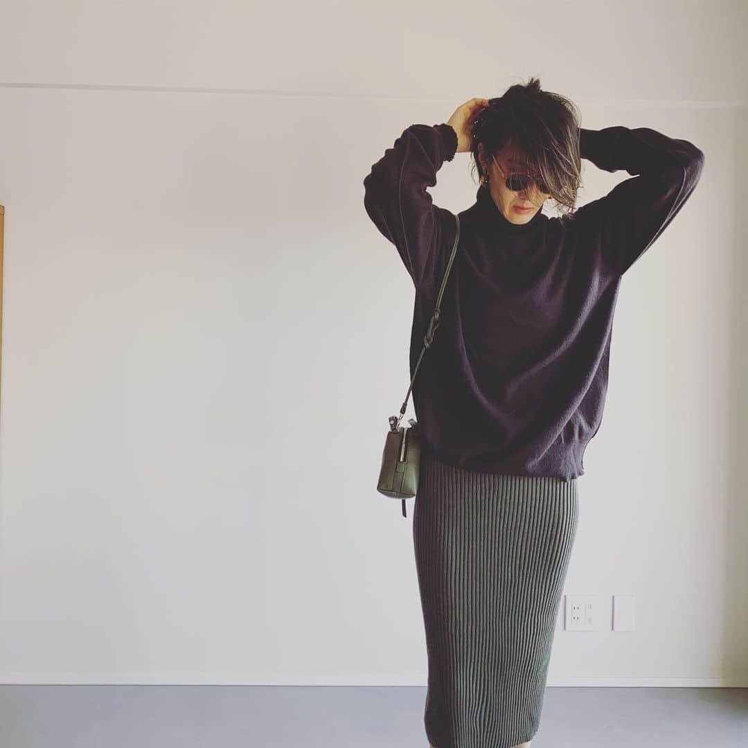 坪田あさみのインスタグラム：「. マリソルオンライン連載ブログVol.22 「細見えとトレンドが両立するニット」がアップされています。 プロフィール、ストーリーズからも飛べますので よかったらご覧ください🙌🏼  #アラフォー#アラサー#アラフォーコーデ #アラサーコーデ #お仕事コーデ #アラフォーol #アラサーol #あらふぃふ #アラフィー　#アラフィーコーデ #アラフィフコーデ#40代ファッション #40代コーデ　#30代ファッション　#30代コーデ　#50代ファッション#50代コーデ #大人コーデ #大人カジュアル」